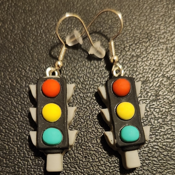 Traffic Light Earrings Red Green Earrings Stop Go Dangle Lights NWT Novelty Gift - Picture 3 of 5